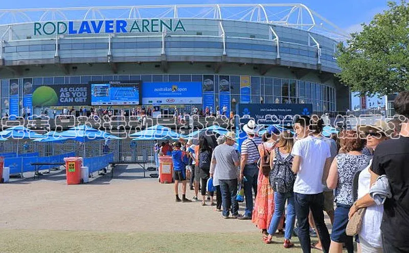 熊猫体育app下载华扬联众完善足球运动员扑球技术的关键要求